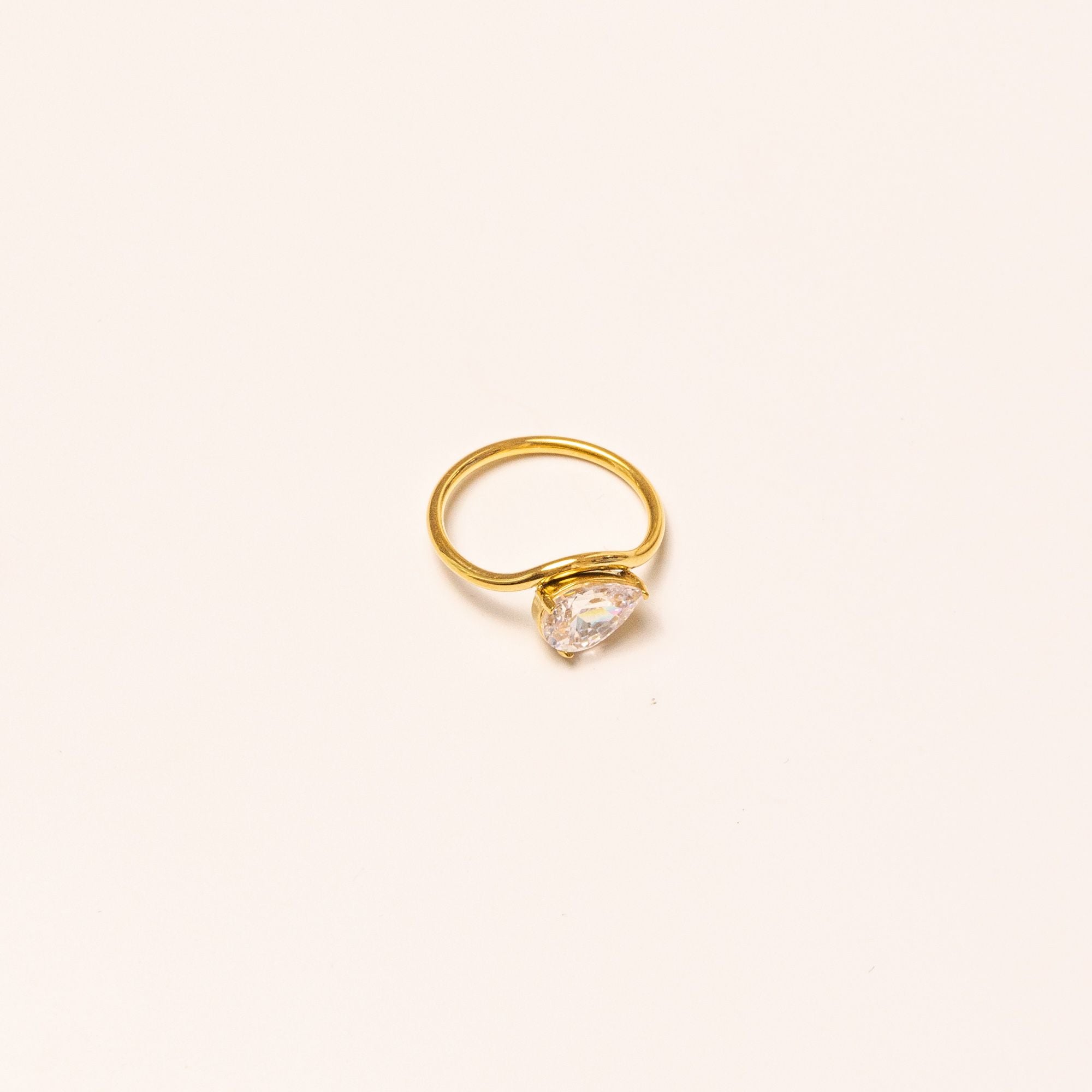 Moony Teardrop Ring in 18k Gold Plated