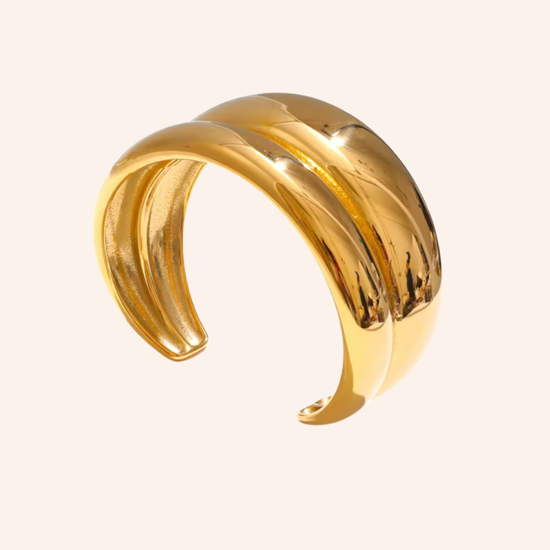 Struck Cuff Bracelet in 18k Gold Plated
