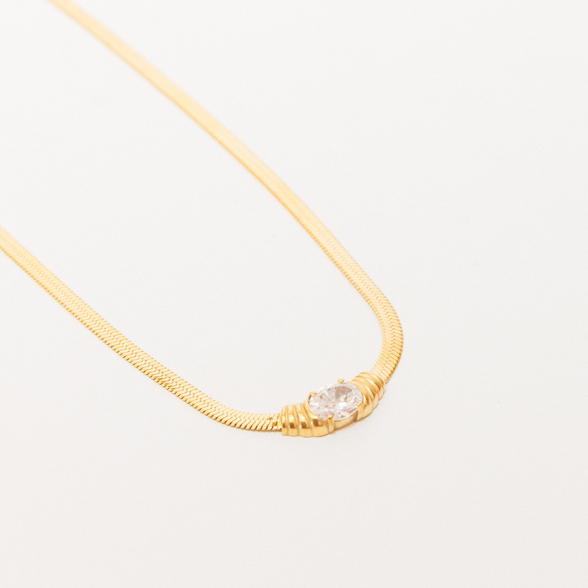 Bella Necklace in Crystal Stone