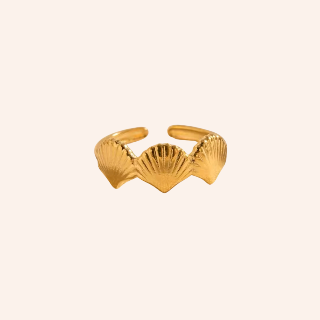 Three Shell Ring in Gold